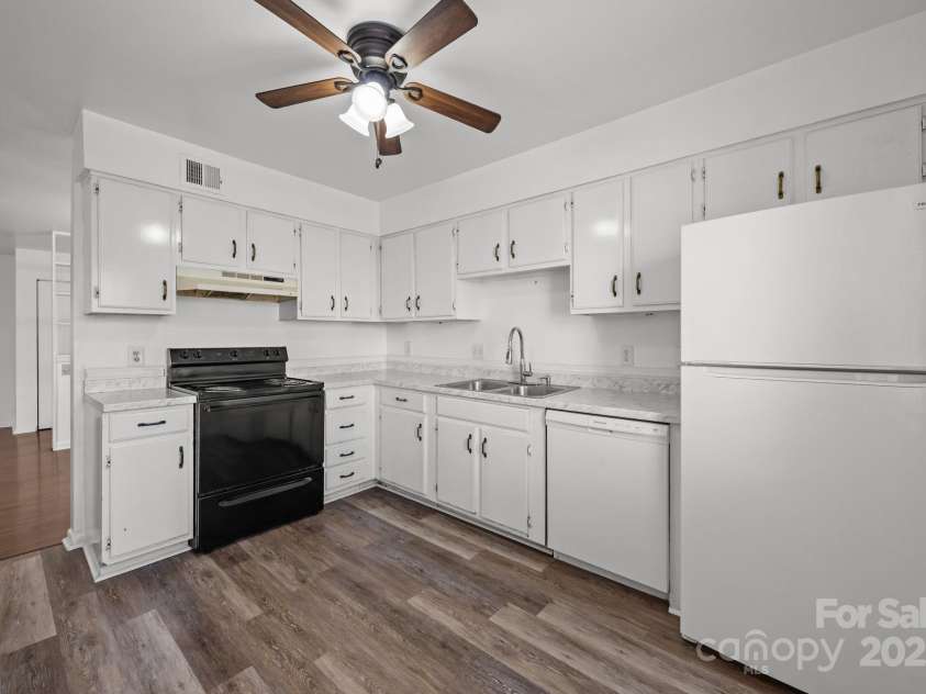 4902 Spring Lake Drive, Charlotte, NC 28212.  MLS# CAR4281249, YatesRealty ID 1596. 