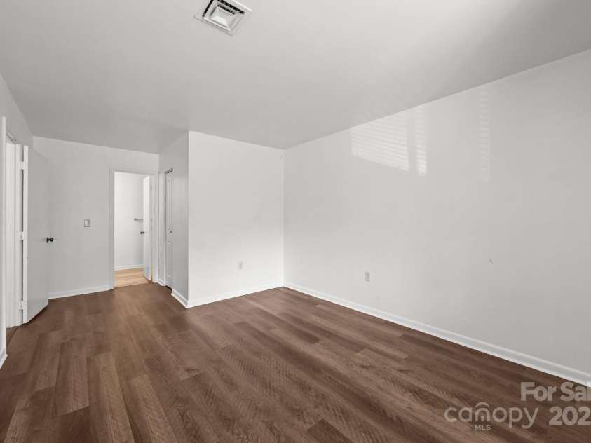 4902 Spring Lake Drive, Charlotte, NC 28212.  MLS# CAR4281249, YatesRealty ID 1596. 