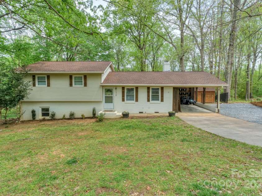 170 Woodcrest Road, Mooresville, NC 28115.  MLS# CAR4219119, YatesRealty ID 15960. 