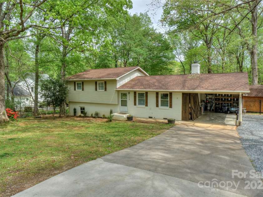 170 Woodcrest Road, Mooresville, NC 28115.  MLS# CAR4219119, YatesRealty ID 15960. 