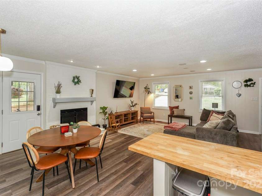 170 Woodcrest Road, Mooresville, NC 28115.  MLS# CAR4219119, YatesRealty ID 15960. 