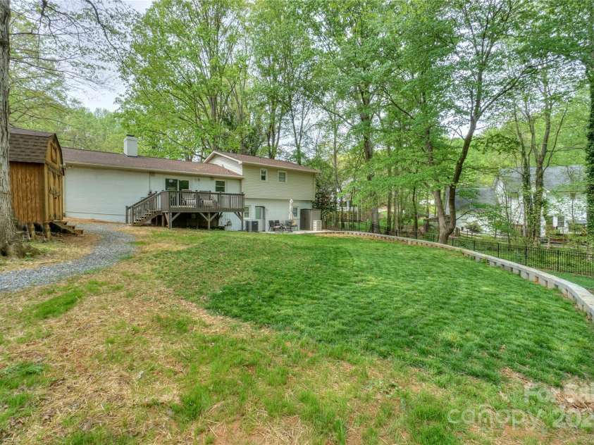 170 Woodcrest Road, Mooresville, NC 28115.  MLS# CAR4219119, YatesRealty ID 15960. 