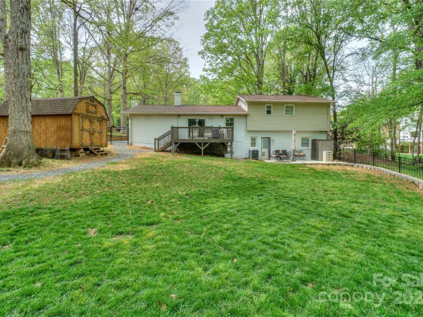 170 Woodcrest Road, Mooresville, NC 28115.  MLS# CAR4219119, YatesRealty ID 15960. 
