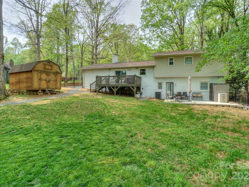 170 Woodcrest Road, Mooresville, NC 28115.  MLS# CAR4219119, YatesRealty ID 15960. 