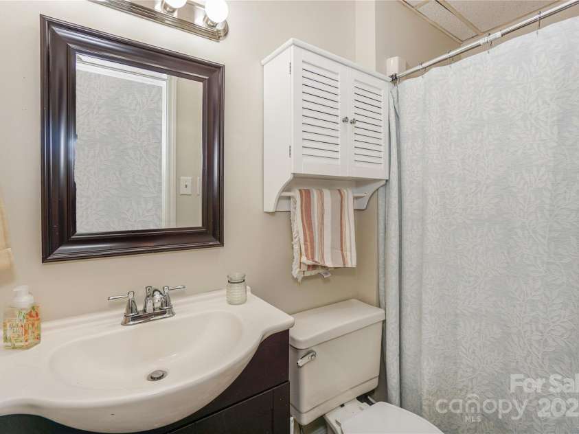 170 Woodcrest Road, Mooresville, NC 28115.  MLS# CAR4219119, YatesRealty ID 15960. Lower level bath