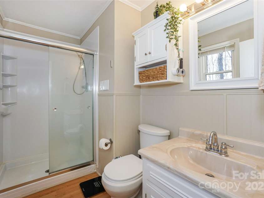 170 Woodcrest Road, Mooresville, NC 28115.  MLS# CAR4219119, YatesRealty ID 15960. Owner's bath