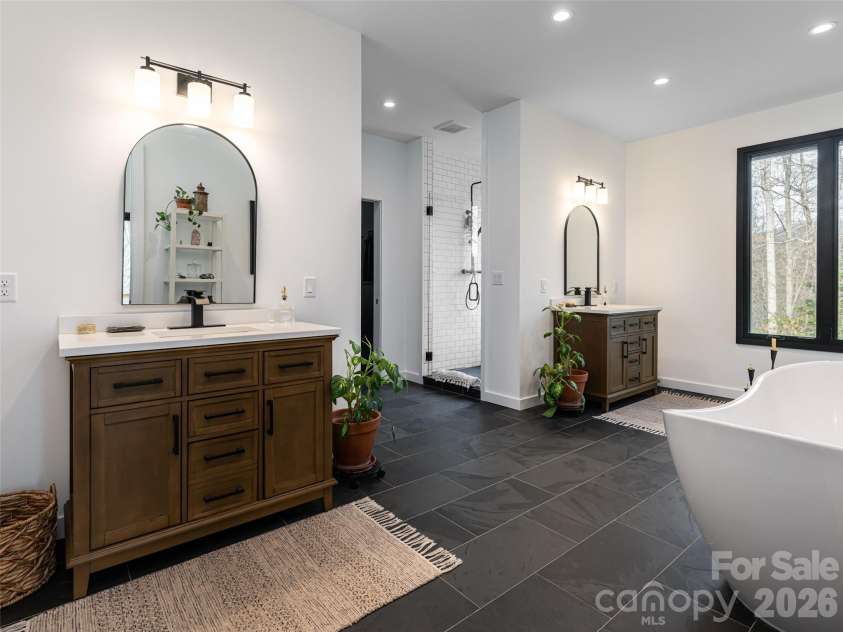 508 Avery Creek Road, Arden, NC 28704.  MLS# CAR4355626, YatesRealty ID 15960. Expansive Primary Bathroom 