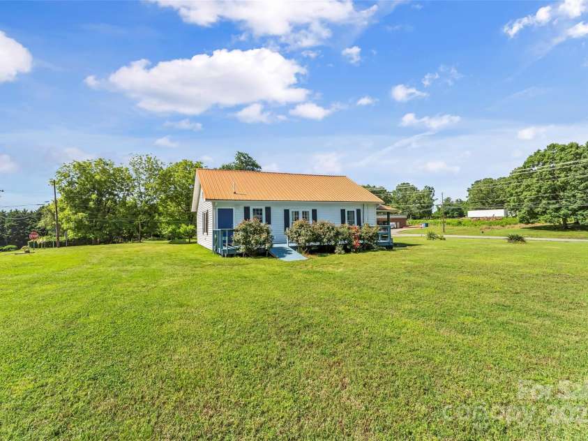 35 Telephone Exchange Road, Hickory, NC 28601.  MLS# CAR4257539, YatesRealty ID 15961. 