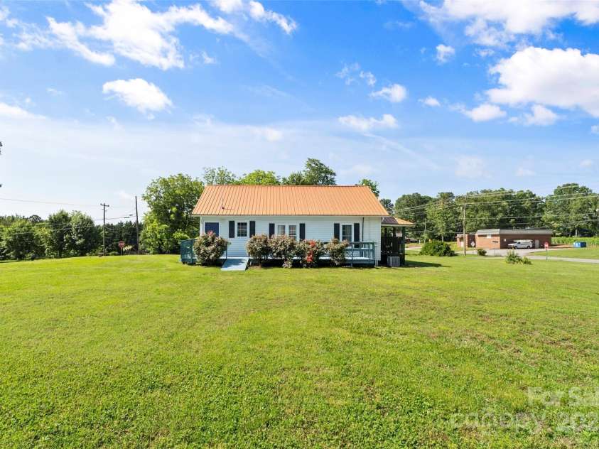 35 Telephone Exchange Road, Hickory, NC 28601.  MLS# CAR4257539, YatesRealty ID 15961. 