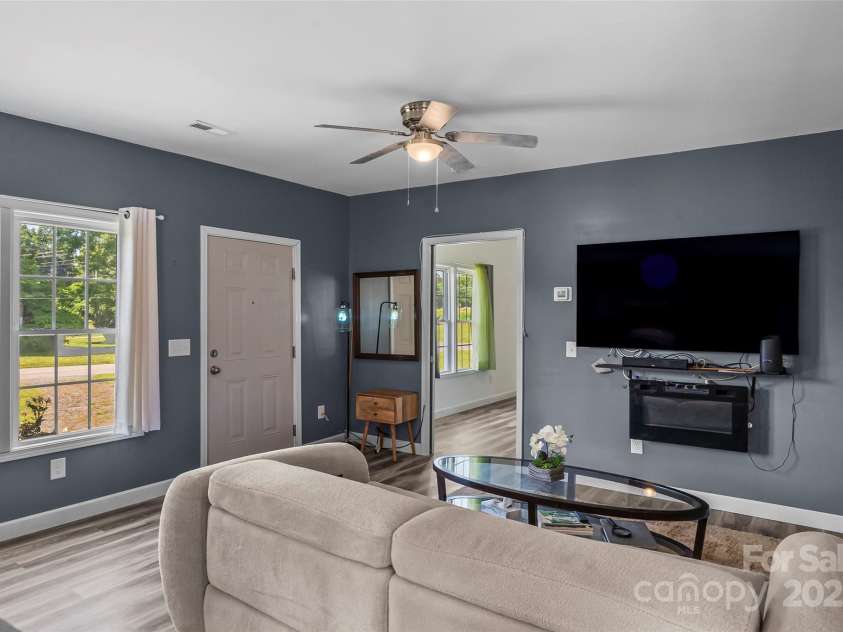 35 Telephone Exchange Road, Hickory, NC 28601.  MLS# CAR4257539, YatesRealty ID 15961. 