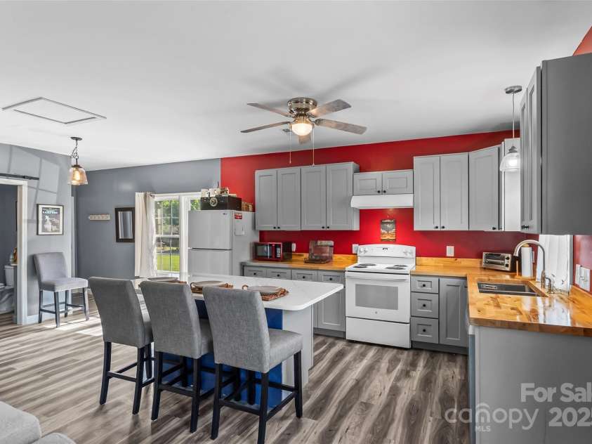 35 Telephone Exchange Road, Hickory, NC 28601.  MLS# CAR4257539, YatesRealty ID 15961. 