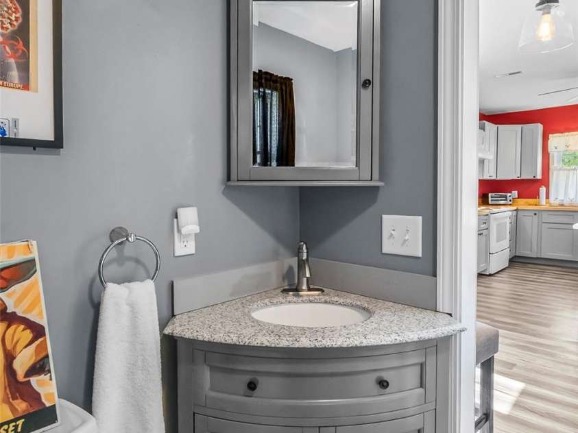 35 Telephone Exchange Road, Hickory, NC 28601.  MLS# CAR4257539, YatesRealty ID 15961. 