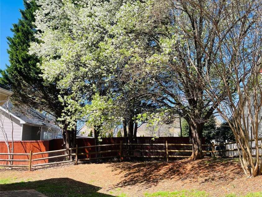 4630 Appley Mead Lane, Charlotte, NC 28269.  MLS# CAR4357436, YatesRealty ID 15961. 