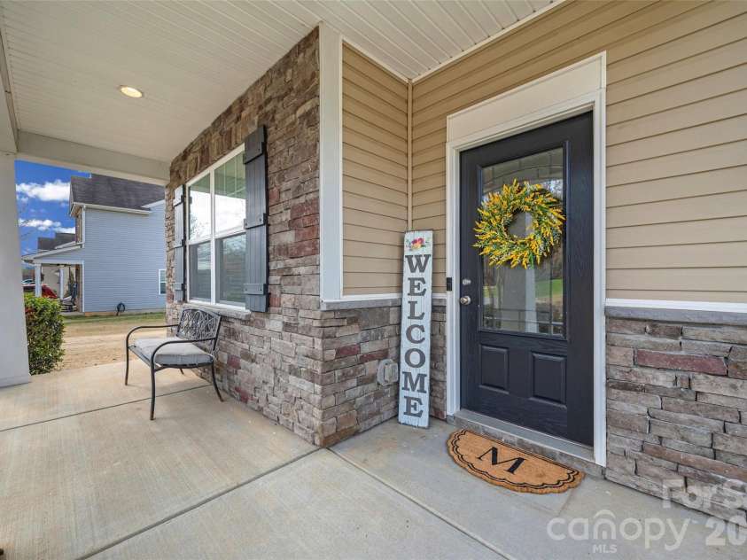 130 Bay Laurel Drive, Mooresville, NC 28115.  MLS# CAR4356515, YatesRealty ID 15962. 