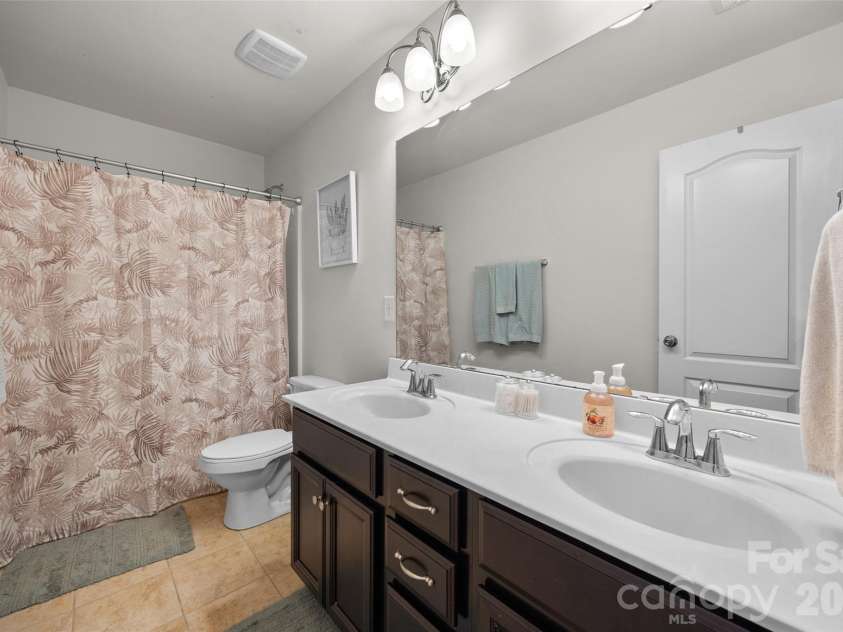 130 Bay Laurel Drive, Mooresville, NC 28115.  MLS# CAR4356515, YatesRealty ID 15962. 