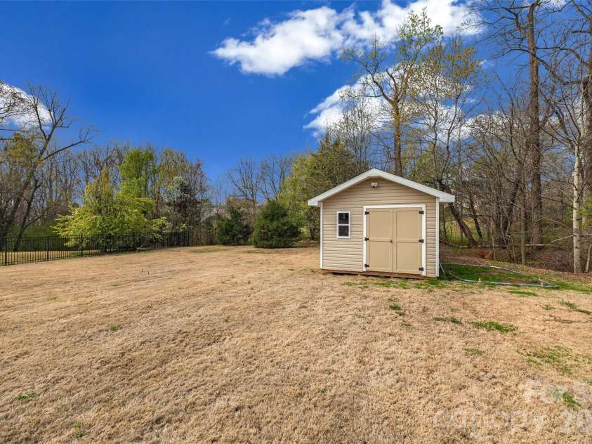 130 Bay Laurel Drive, Mooresville, NC 28115.  MLS# CAR4356515, YatesRealty ID 15962. 