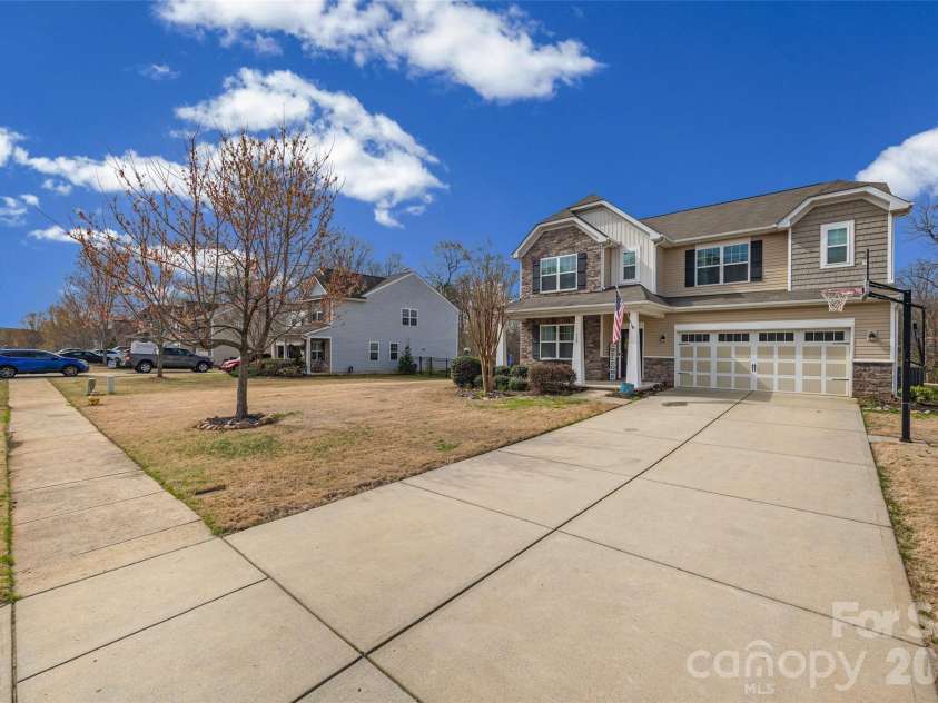 130 Bay Laurel Drive, Mooresville, NC 28115.  MLS# CAR4356515, YatesRealty ID 15962. 