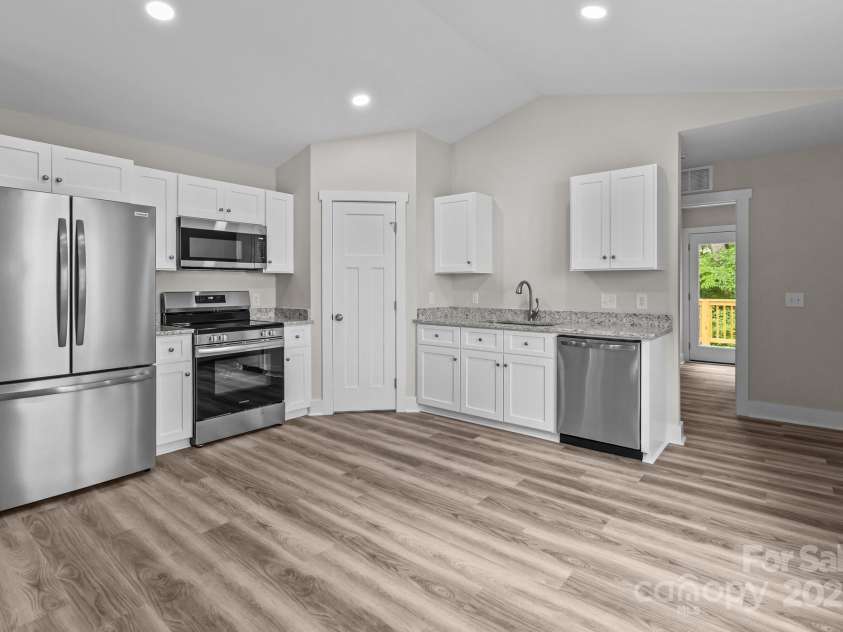 896 Oval Street, Kannapolis, NC 28081.  MLS# CAR4256843, YatesRealty ID 15962. 