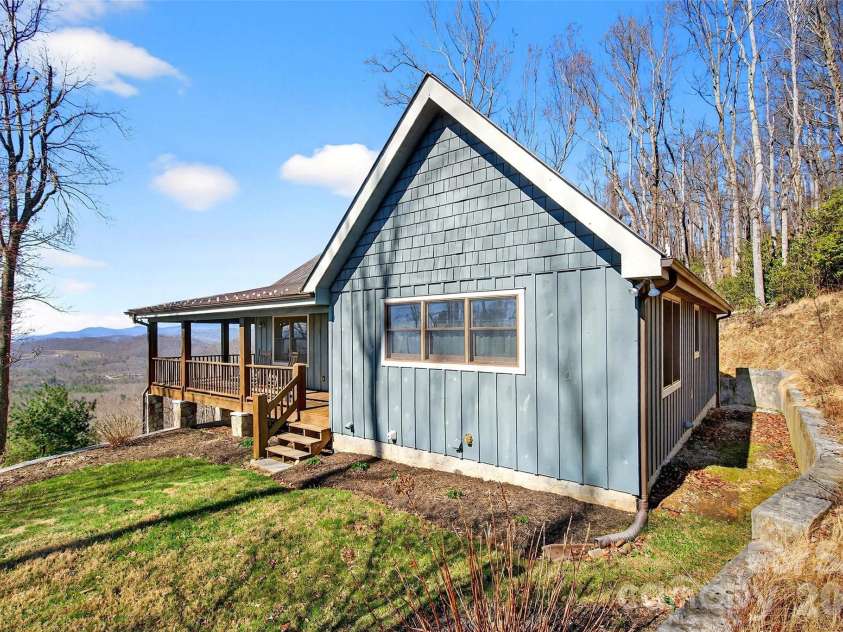 163 Walter Circle, Spruce Pine, NC 28777.  MLS# CAR4354175, YatesRealty ID 15964. 