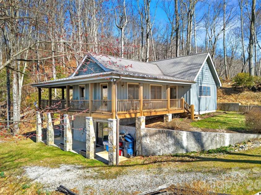 163 Walter Circle, Spruce Pine, NC 28777.  MLS# CAR4354175, YatesRealty ID 15964. 
