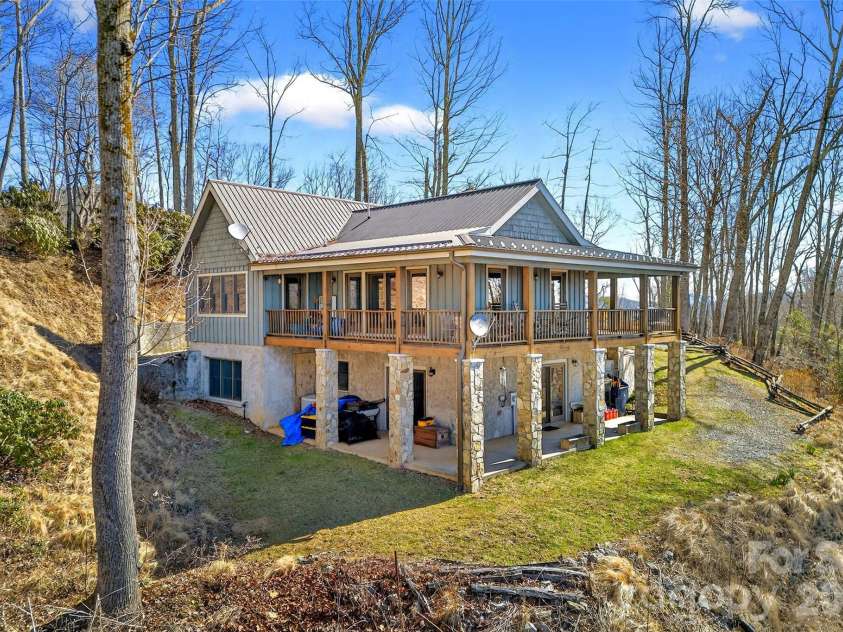 163 Walter Circle, Spruce Pine, NC 28777.  MLS# CAR4354175, YatesRealty ID 15964. 