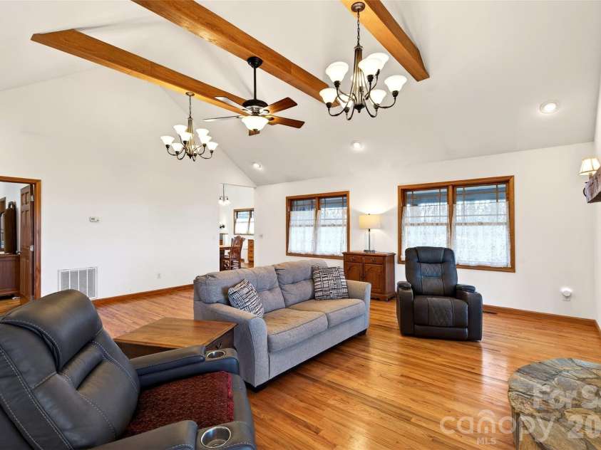 163 Walter Circle, Spruce Pine, NC 28777.  MLS# CAR4354175, YatesRealty ID 15964. 