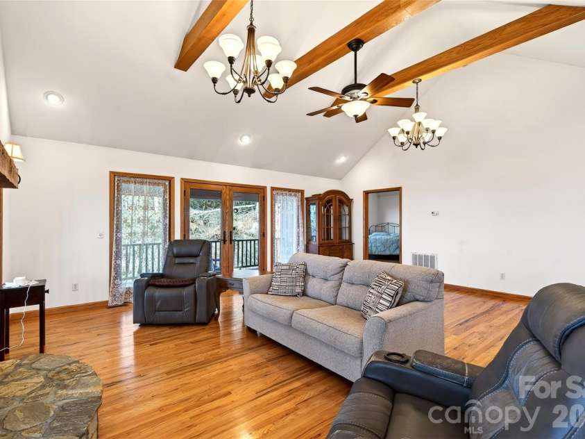 163 Walter Circle, Spruce Pine, NC 28777.  MLS# CAR4354175, YatesRealty ID 15964. 