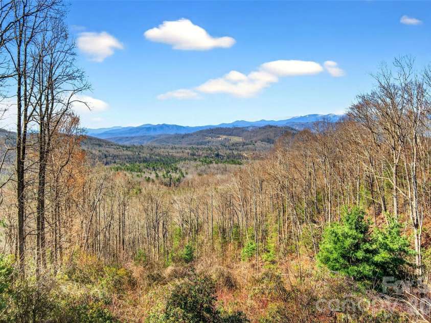 163 Walter Circle, Spruce Pine, NC 28777.  MLS# CAR4354175, YatesRealty ID 15964. 