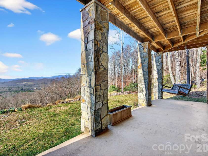 163 Walter Circle, Spruce Pine, NC 28777.  MLS# CAR4354175, YatesRealty ID 15964. 