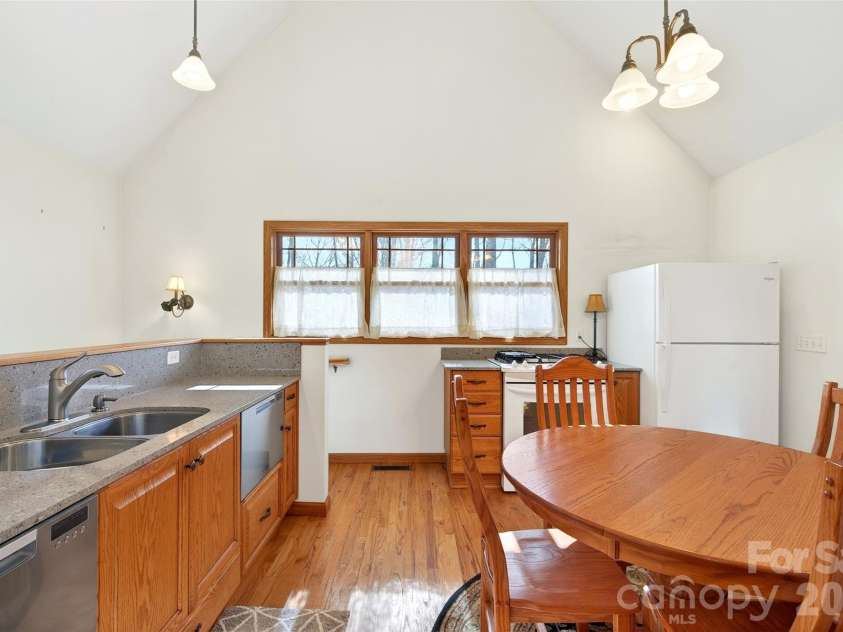 163 Walter Circle, Spruce Pine, NC 28777.  MLS# CAR4354175, YatesRealty ID 15964. 