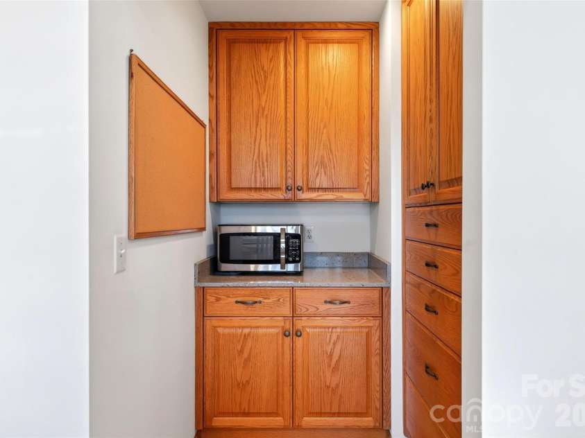 163 Walter Circle, Spruce Pine, NC 28777.  MLS# CAR4354175, YatesRealty ID 15964. 