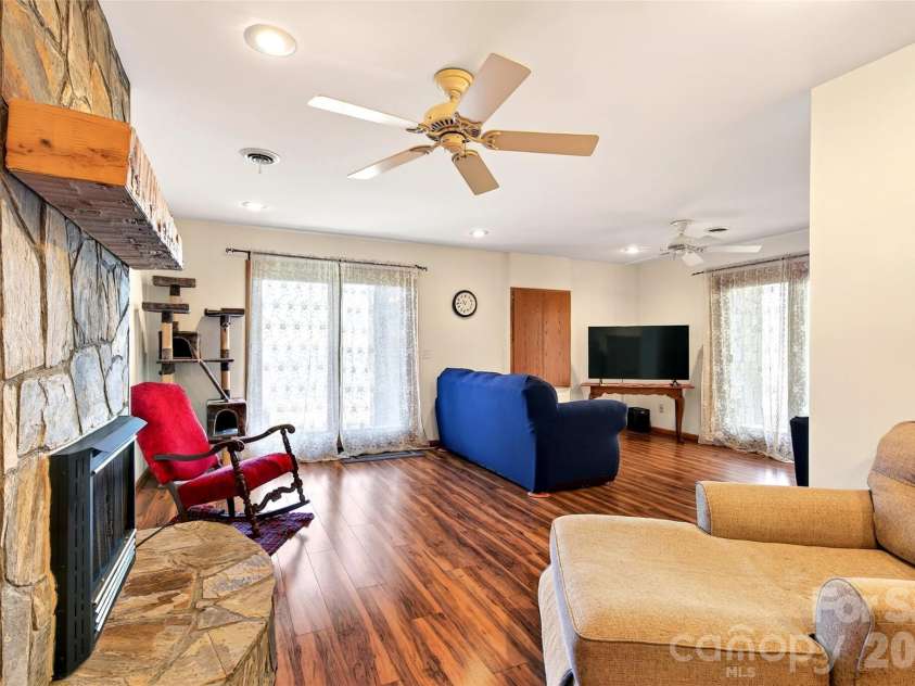163 Walter Circle, Spruce Pine, NC 28777.  MLS# CAR4354175, YatesRealty ID 15964. 
