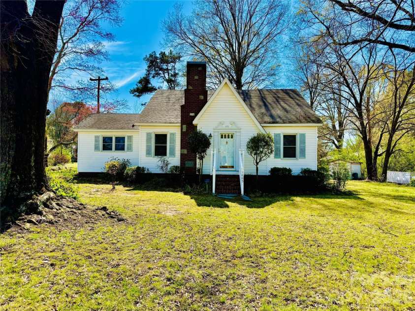 1005 Main Street, Oakboro, NC 28129.  MLS# CAR4357872, YatesRealty ID 15965. 