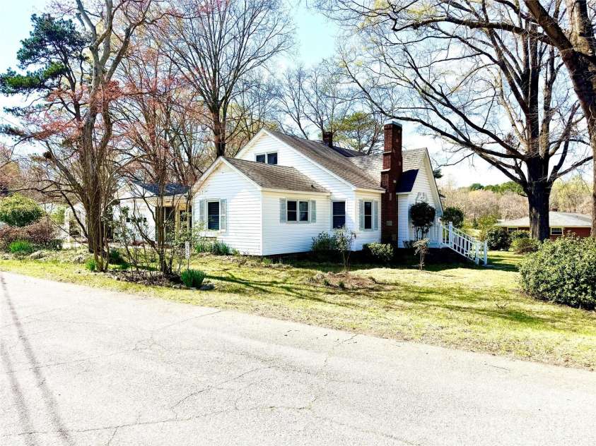 1005 Main Street, Oakboro, NC 28129.  MLS# CAR4357872, YatesRealty ID 15965. 