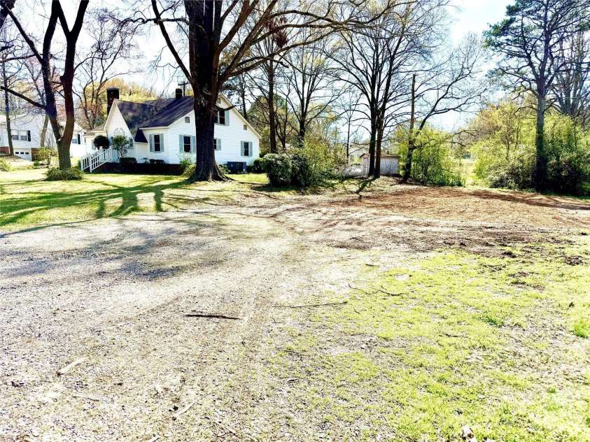 1005 Main Street, Oakboro, NC 28129.  MLS# CAR4357872, YatesRealty ID 15965. 