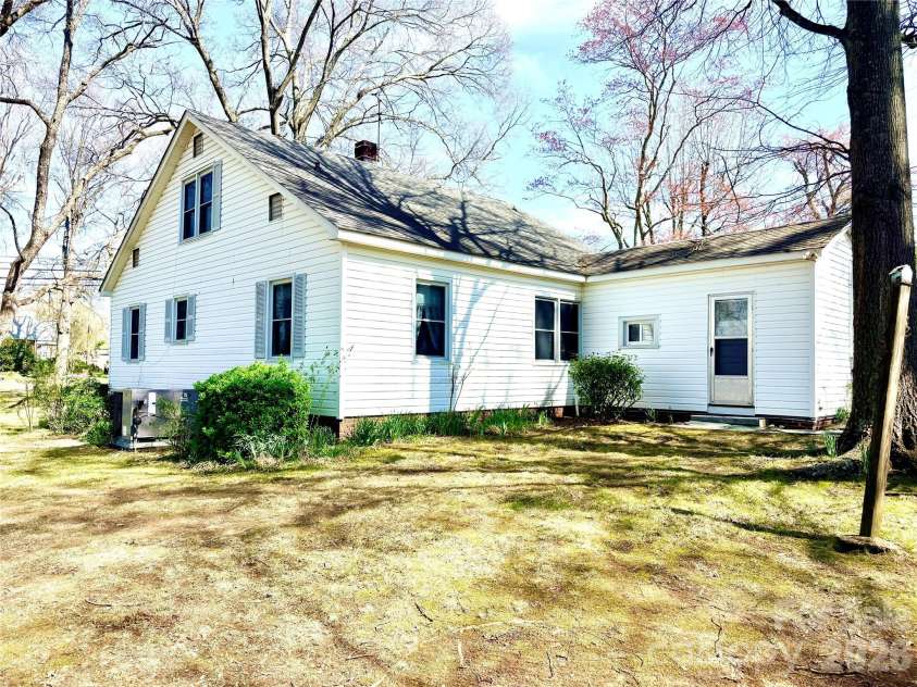 1005 Main Street, Oakboro, NC 28129.  MLS# CAR4357872, YatesRealty ID 15965. 