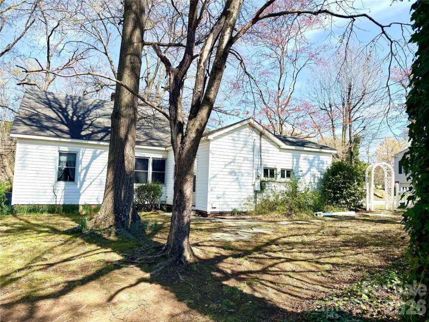 1005 Main Street, Oakboro, NC 28129.  MLS# CAR4357872, YatesRealty ID 15965. 