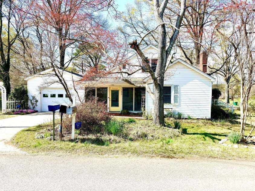 1005 Main Street, Oakboro, NC 28129.  MLS# CAR4357872, YatesRealty ID 15965. 