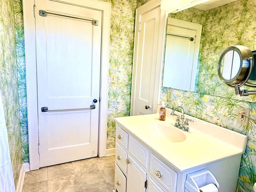 1005 Main Street, Oakboro, NC 28129.  MLS# CAR4357872, YatesRealty ID 15965. Downstairs main bathroom