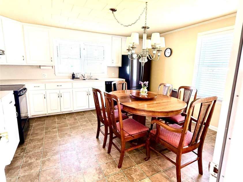 1005 Main Street, Oakboro, NC 28129.  MLS# CAR4357872, YatesRealty ID 15965. Eat in Kitchen