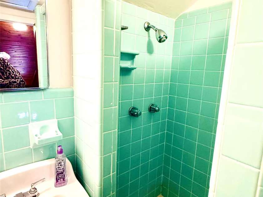 1005 Main Street, Oakboro, NC 28129.  MLS# CAR4357872, YatesRealty ID 15965. Upstairs Bath