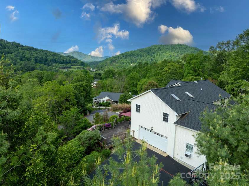 106 Thistle Tree Way, Weaverville, NC 28787.  MLS# CAR4248602, YatesRealty ID 15965. 