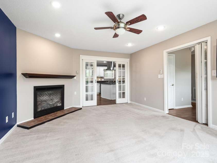 106 Thistle Tree Way, Weaverville, NC 28787.  MLS# CAR4248602, YatesRealty ID 15965. Gas Fireplace