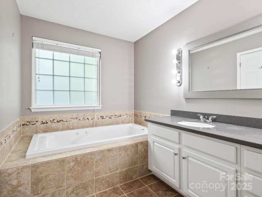 106 Thistle Tree Way, Weaverville, NC 28787.  MLS# CAR4248602, YatesRealty ID 15965. Primary Bath