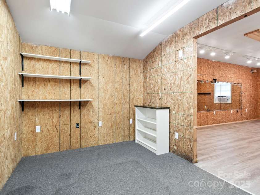 106 Thistle Tree Way, Weaverville, NC 28787.  MLS# CAR4248602, YatesRealty ID 15965. Studio/Workshop Off Garage