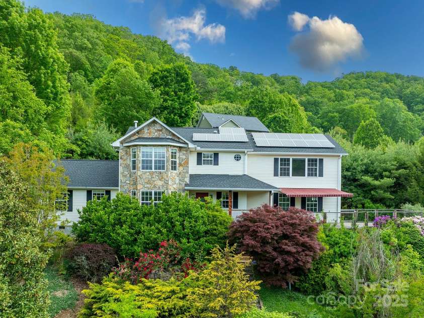 106 Thistle Tree Way, Weaverville, NC 28787.  MLS# CAR4248602, YatesRealty ID 15965. Welcome Home!