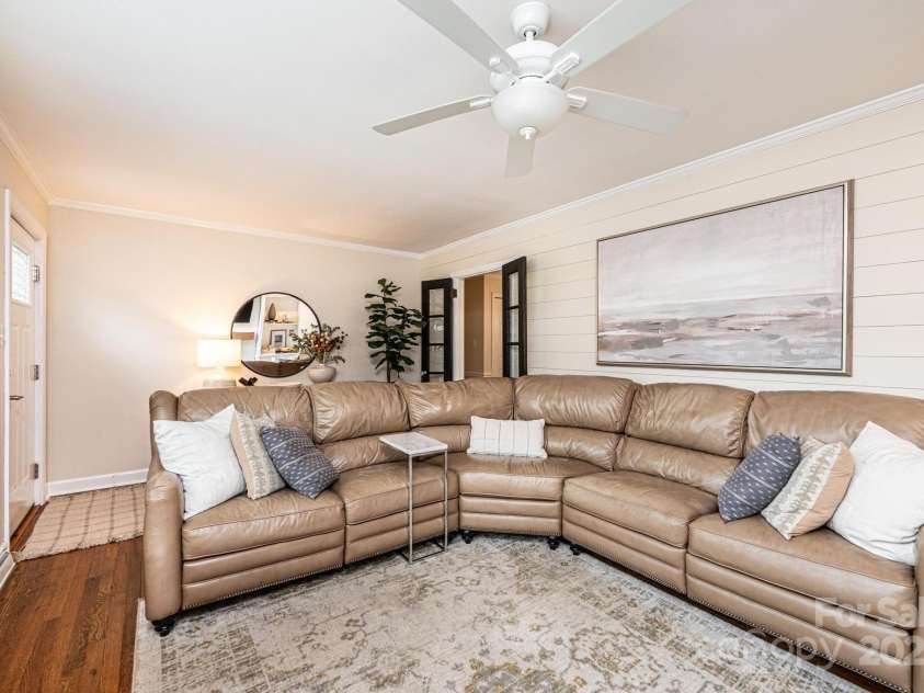 1571 10th Street Place, Hickory, NC 28601.  MLS# CAR4260734, YatesRealty ID 15967. 