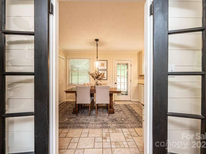 1571 10th Street Place, Hickory, NC 28601.  MLS# CAR4260734, YatesRealty ID 15967. 