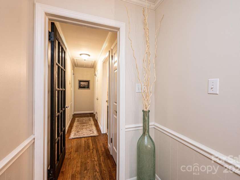 1571 10th Street Place, Hickory, NC 28601.  MLS# CAR4260734, YatesRealty ID 15967. 