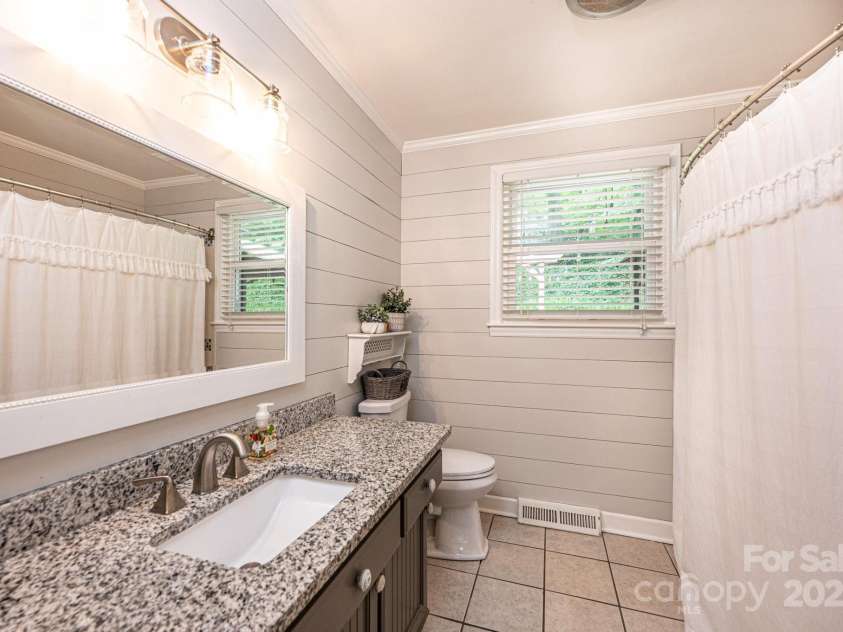 1571 10th Street Place, Hickory, NC 28601.  MLS# CAR4260734, YatesRealty ID 15967. 